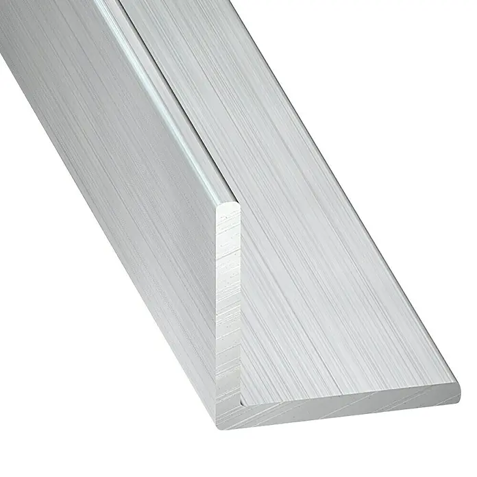 Alberts Winkelprofil - L x B x H: 2.000 x 15 x 15 mm, Stärke: 1 mm, Silber - Nahaufnahme eines glänzenden Aluminiumprofils in U-Form, das seine robuste Bauweise und Vielseitigkeit für Konstruktionszwecke hervorhebt.