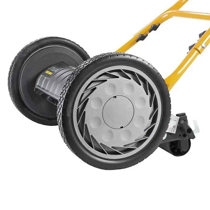 Stiga Spindelmäher SCM 240 R - Schnittbreite: 40 cm - Detailansicht eines STIGA Rasenmähers, der dessen innovative Radkonstruktion hervorhebt. Ein robustes und präzises Gartengerät für perfekte Rasenpflege.