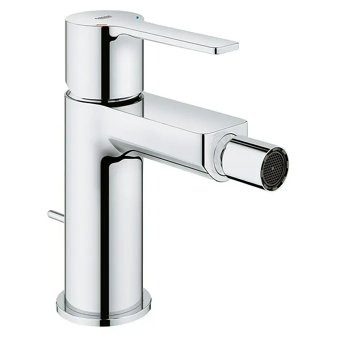 Grohe Lineare Bidetarmatur - Chrom, Glänzend - Nahaufnahme einer glänzenden, silbernen Grohe Einhand-Bidetarmatur, die moderne Eleganz und hochwertige Badarmaturen vereint.
