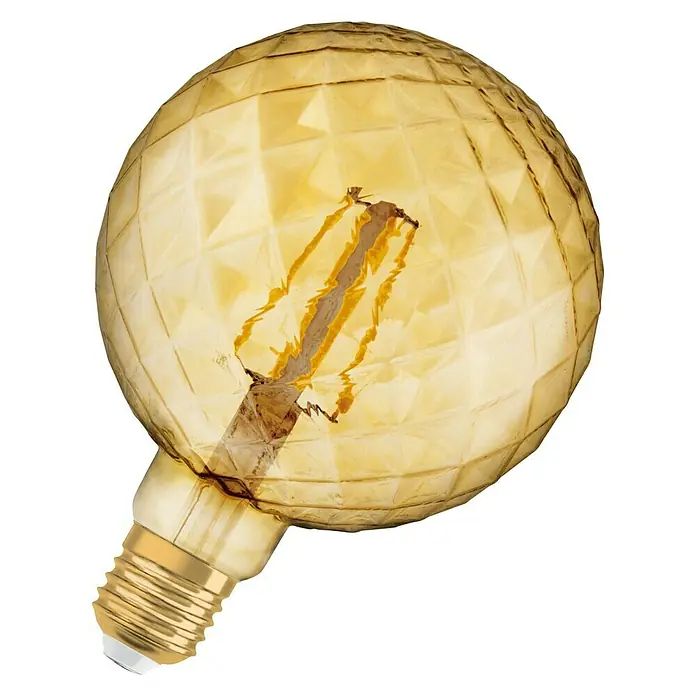 Osram LED-Lampe Vintage Edition 1906 Globe-Form E27 - E27, Nicht Dimmbar, Warmweiß, 470 lm, 5 W - Nahaufnahme einer dekorativen, bernsteinfarbenen LED-Lampe mit einem klaren, facettierten Glaskolben und einem goldenen Sockel auf schwarzem Hintergrund.