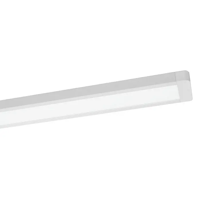 Ledvance LED-Deckenleuchte Office Line - 48 W, L x B x H: 121,5 x 13 x 2,5 cm, Weiß, Neutralweiß - Das Bild zeigt eine moderne LED-Leuchte mit einem schlanken, minimalistischen Design und hellem, diffusem Licht vor einem schwarzen Hintergrund.