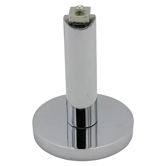 Expo Ambiente Träger Match - Chrom, Geeignet für: Gardinenstangen Ø 20 mm, 7 cm - Nahaufnahme eines verchromten Badaccessoires mit einer runden Basis und einem zylindrischen Schaft, der mit einem quadratischen Aufsatz endet.