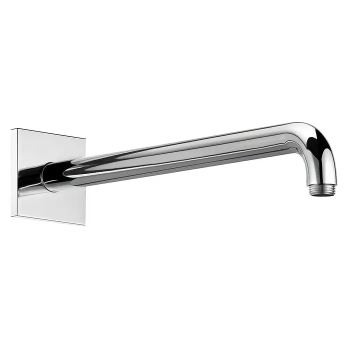 Keuco Edition 300 Brausearm - Länge: 31,2 cm, ½″, Eckig - Nahaufnahme einer glänzenden, verchromten Duscharmatur mit quadratischer Wandhalterung vor schwarzem Hintergrund.