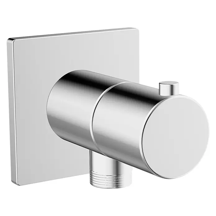 Hansa Brauseanschluss - ½″, Chrom, Eckig - Nahaufnahme eines glänzenden, modernen Chrom-Wandwasserhahns, der sich durch ein minimalistisches Design mit quadratischer Platte und zylindrischem Auslauf auszeichnet.