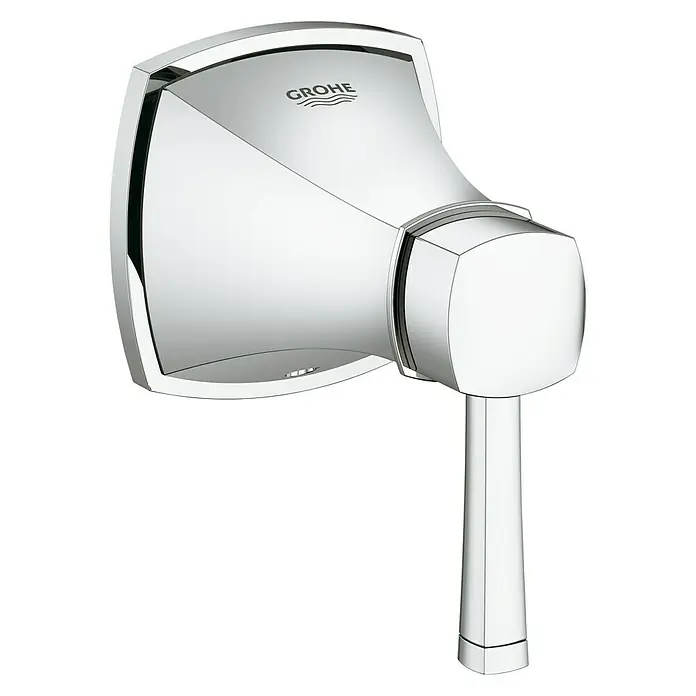 Grohe Grandera UP-Ventil - Chrom, Glänzend - Nahaufnahme eines glänzenden Grohe-Einhebelmischers, der an einer Wand montiert ist, vor einem schwarzen Hintergrund.
