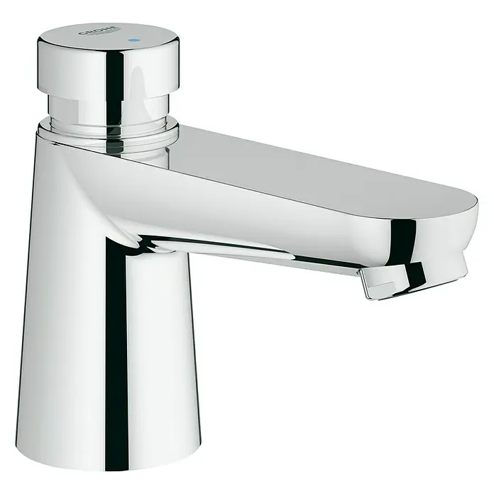 Grohe Euroeco CT Kaltwasser-Standventil - Chrom, Glänzend - Nahaufnahme eines glänzenden Grohe-Einhebel-Waschtischmischers mit blauem Punkt auf dem Griff vor schwarzem Hintergrund.