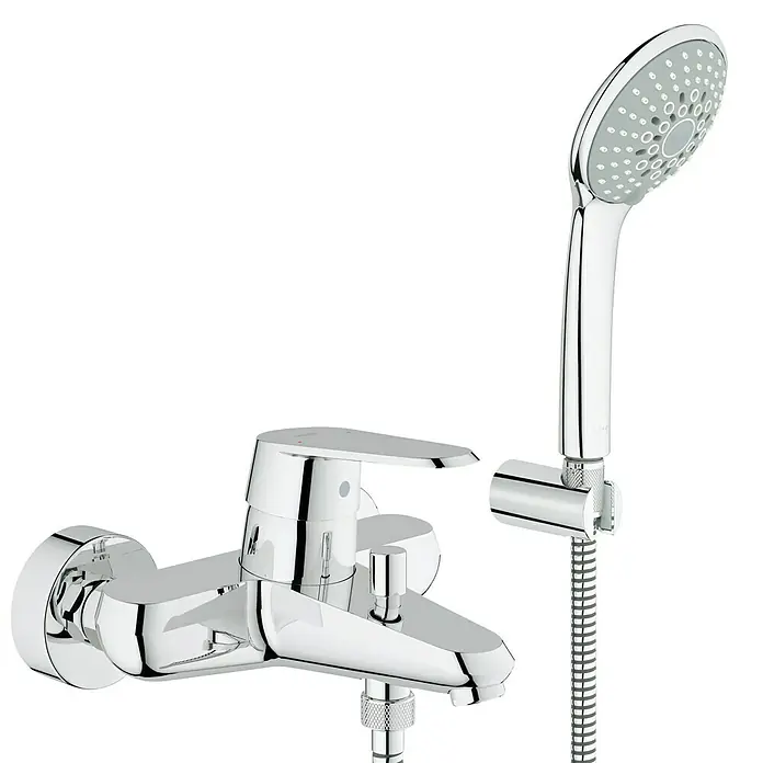 Grohe Eurodisc Cosmopolitan Badewannenarmatur - Ausladung Armatur: 184 mm, Chrom, Glänzend, Handbrause - Abgebildet ist eine glänzende Chrom-Badewannenarmatur mit Handbrause. Das moderne Design zeichnet sich durch klare Linien aus.