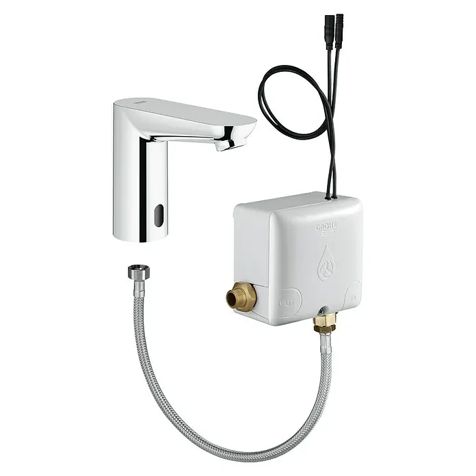 Grohe Euroeco Waschtischarmatur mit Temperaturregulierung, mit Powerbox - Chrom, Infrarot-Elektronik - Nahaufnahme einer GROHE Waschtischarmatur mit Sensor, weißem Steuergerät und Anschlussschläuchen, die für berührungslose Hygiene sorgt.