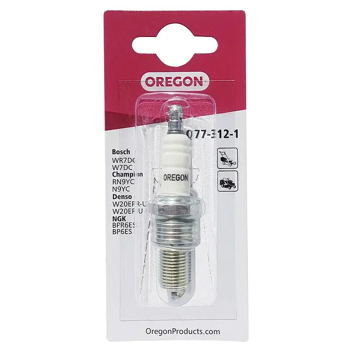 Oregon Zündkerze Q 77-312-1 - Passend für: Ausgewählte Bosch, Champion, Denso & NGK Rasenmäher - Nahaufnahme einer Oregon Zündkerze im Blisterpack, ideal für Rasenmäher und andere Gartengeräte, mit den Artikeldetails.