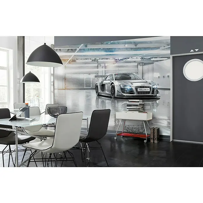Komar Fototapete Audi R8 - 8 -tlg., B x H: 368 x 254 cm, Papier - Elegantes Interieur mit Glas-Esstisch und auffälligen Hängelampen. Die Wandgestaltung mit dem Audi R8 setzt einen sportlichen Akzent.