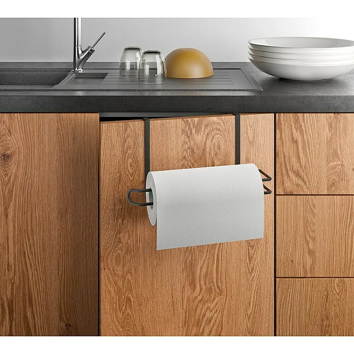 Metaltex Küchenrollenhalterung Easy-Roll Lava - L x B x H: 35 x 18 x 10 cm - Bild von einem Küchenpapierhalter aus Metall, der an einer Schranktür hängt. Er ist mit einer weißen Papierrolle bestückt und dient zur einfachen Entnahme.