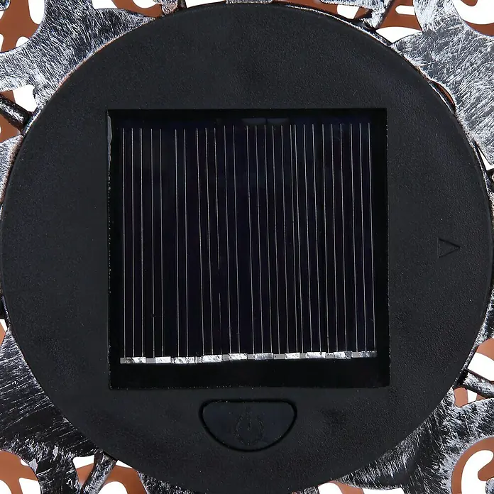 Globo Solar-Dekoleuchte - 0,12 W, Silber, IP44, Ø x H: 40 x 50 cm - Nahaufnahme einer Solarleuchte mit Solarpanel und Ein-/Ausschalter, ideal für Garten und Terrasse.