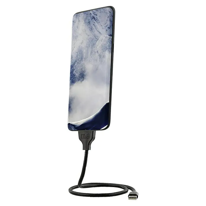 T'nB Cable USB - Largo: 60 cm - Un smartphone con pantalla de paisaje montañoso, conectado a un cable USB negro flexible, ideal para colocar en el escritorio.