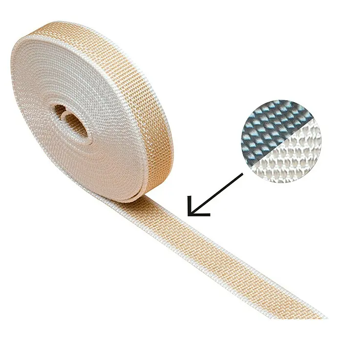 Micel Cinta para persiana PR 26 - An x L: 22 mm x 6 m, Gris/Blanco - Primer plano de un rollo de cincha con un patrón beige sobre un fondo negro.