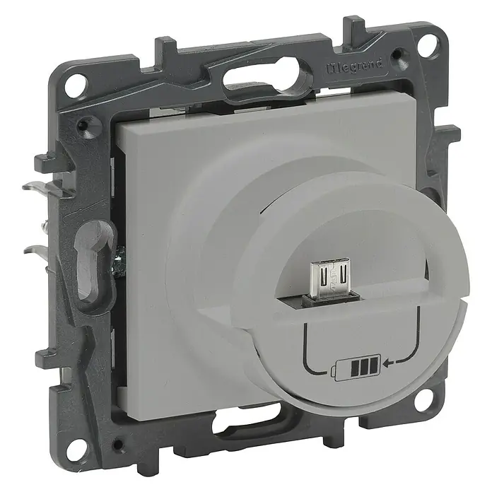 Legrand Niloé Conector USB Dock station - Aluminio - Primer plano de un enchufe USB de pared Legrand, perfecto para cargar dispositivos electrónicos.