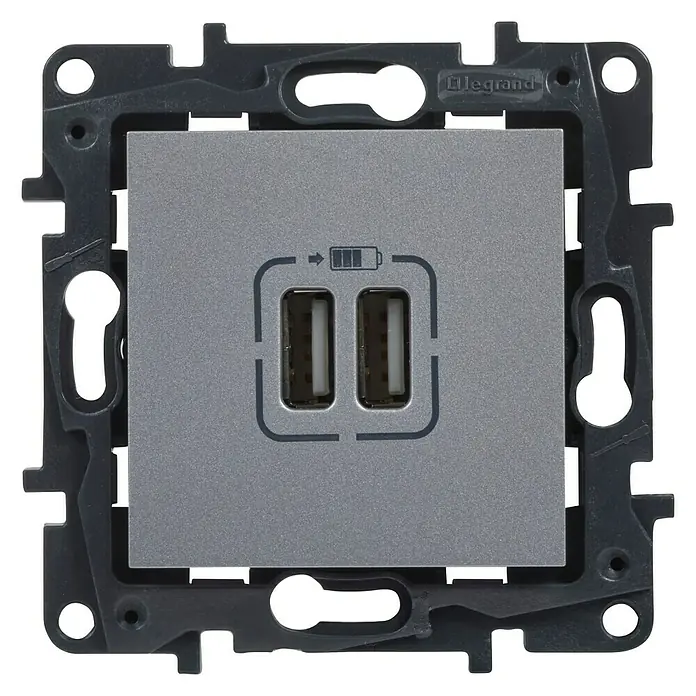 Legrand Niloé Step Toma USB - Aluminio, x 2, Plástico, Instalar - Primer plano de una toma de pared USB doble de Legrand, ideal para cargar dispositivos. Cuenta con un diseño elegante y puertos USB integrados.