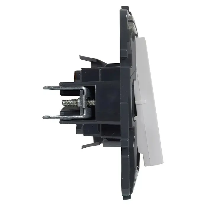 Legrand Niloé Step Pulsador para estancias con humedad - Blanco, Montaje en la pared - Primer plano de un interruptor de luz gris con un conmutador blanco, sobre un fondo negro, que muestra los detalles y la construcción del dispositivo.