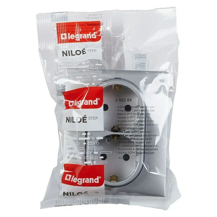 Legrand Niloé Step Enchufe doble - Aluminio, x 2, Plástico, Montaje en la pared - Enchufe doble Legrand Niloe Step embalado con protección infantil, ideal para un suministro de energía seguro en casa.