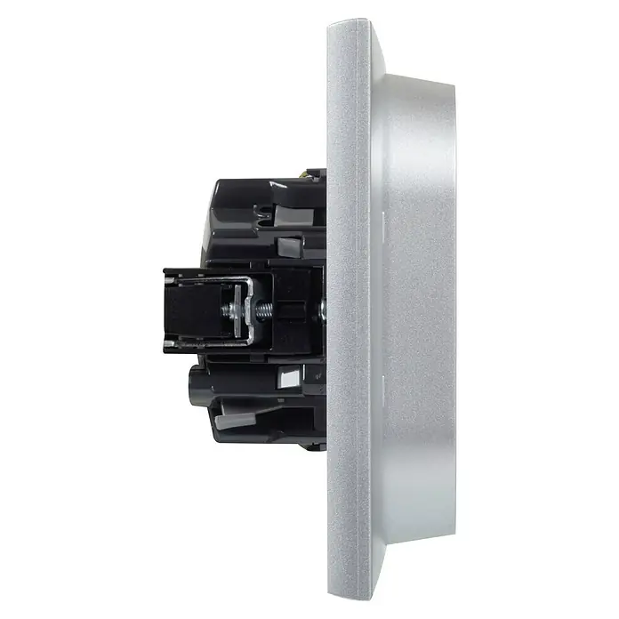 Legrand Niloé Step Enchufe doble - Aluminio, x 2, Plástico, Montaje en la pared - Vista lateral de un interruptor de luz moderno en plata. El interruptor muestra la mecánica interna y los elementos de montaje.