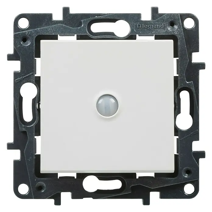 Legrand Niloé Step Interruptor de sensor inteligente - Blanco, x 1, Vertical, Instalar - Primer plano de un interruptor de luz Legrand con sensor de movimiento, enmarcado en gris. Ideal para interiores modernos.