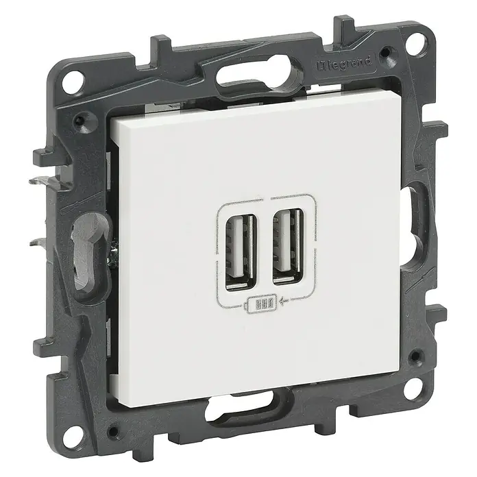 Legrand Niloé Step Toma USB - Blanco, x 2, Plástico, Colocar - Primer plano de un enchufe de pared Legrand con dos puertos USB, presentado con un marco gris.