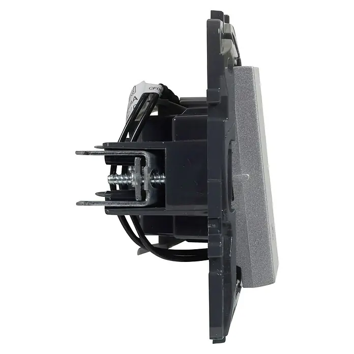 Legrand Niloé Step Conmutador - Aluminio, Mate, Montaje en la pared - Primer plano de un interruptor de luz que muestra terminales de tornillo y un marco gris. Vista detallada de la instalación eléctrica.