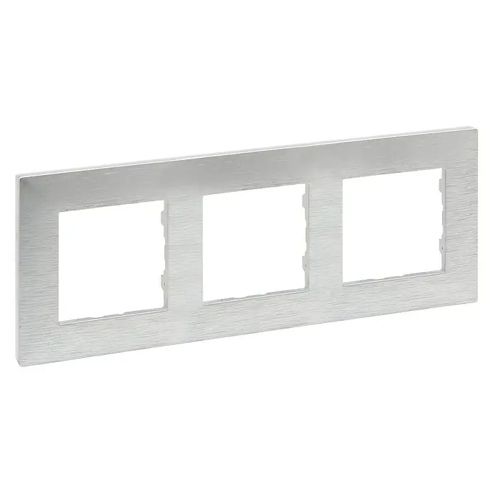 Legrand Niloé Step Marco - Plateado, Modelo de mecanismos: x 3, Plástico, Instalar - Marco de interruptor triple de acero inoxidable cepillado. Su diseño elegante realza cualquier espacio. Ideal para interiores modernos.