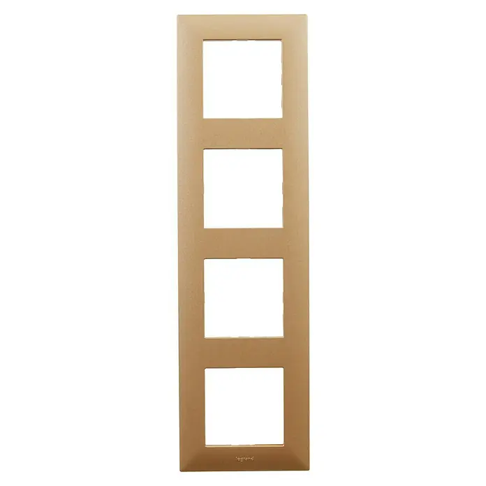 Legrand Niloé Step Marco - Cobre, Modelo de mecanismos: x 4, Plástico, Instalar - Placa frontal dorada Legrand para cuatro dispositivos. Un complemento elegante para cualquier combinación de interruptores y enchufes.