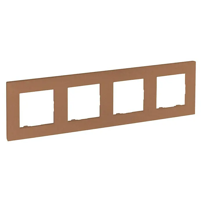 Legrand Niloé Step Marco - Cobre, Modelo de mecanismos: x 4, Plástico, Instalar - Primer plano de una cubierta de toma de corriente o interruptor cuadrada cuádruple en un cálido tono marrón, perfecta para un diseño de pared moderno.