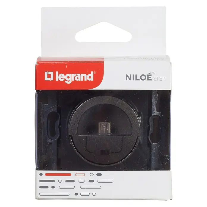 Legrand Niloé Conector USB Dock station - Antracita - Primer plano de un enchufe de carga USB Legrand Niloe Step en su embalaje original sobre un fondo negro.