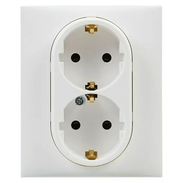 Legrand Niloé Step Enchufe doble - Blanco, x 2, Plástico, Montaje en la pared - Primer plano de un enchufe Schuko doble blanco con contacto de tierra para enchufes euro sobre fondo negro.