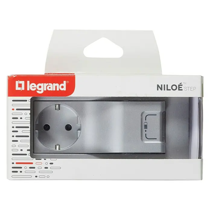 Legrand Niloé Step Enchufe con USB Combi - Gris, Plástico, Montaje en la pared - Embalaje de una toma de corriente Legrand Niloé Step. El artículo es de color gris y está empaquetado en una caja blanca con ventana de visualización.