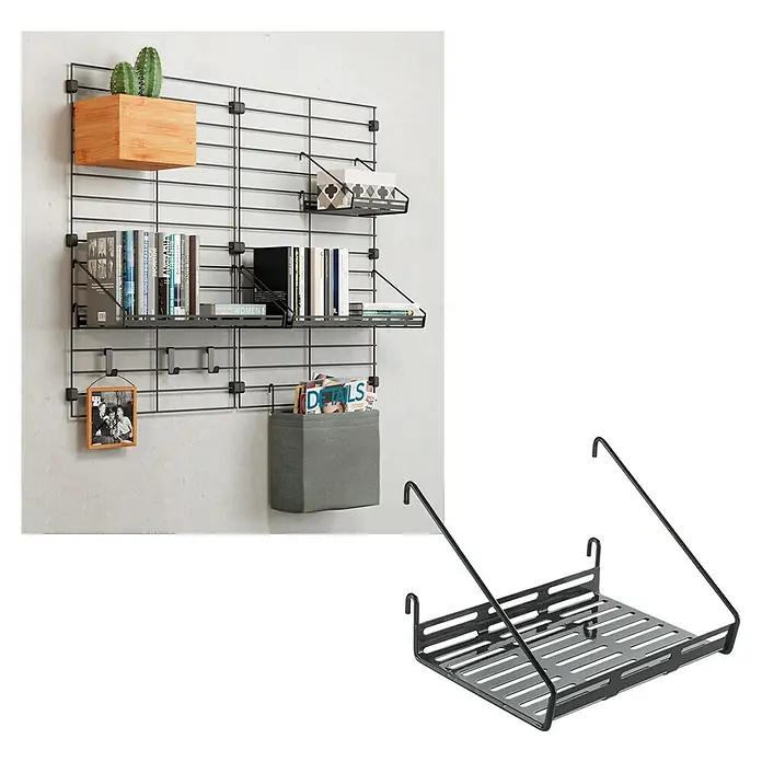Metaltex Regalboden Mural Line - L x B x H: 18 x 15 x 12 cm, Schwarz - Wandregal mit diversen Dekorationen und Gegenständen, darunter ein Kaktus, Bücher, Zeitschriften und ein Bilderrahmen. Ein schwarzes Drahtregal ist ebenfalls zu sehen.