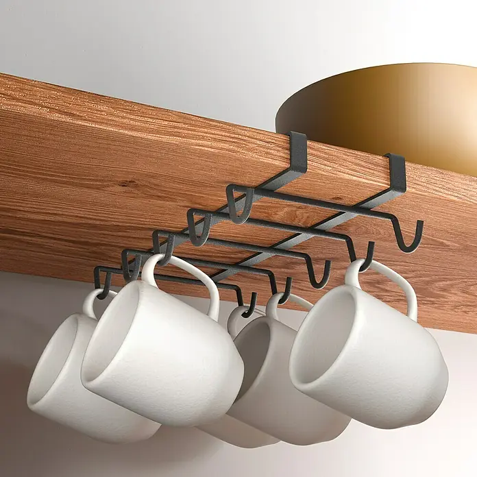 Metaltex Tassenhalter My Mug Lava - L x B x H: 14 x 28 x 6 cm, Anzahl Haken: 10 Stk., Schwarz - Metall-Tassenhalter mit Haken unter einem Holzregal, an dem vier weiße Keramiktassen hängen. Praktische und stilvolle Aufbewahrung.
