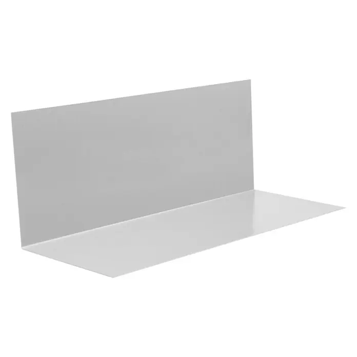 Sarei Winkelblech - Ohne Wasserfalz, Zuschnittbreite: 250 mm, Länge: 1.000 mm, Aluminium - Ein weißes, rechtwinkliges Metallprofil, das für Bau- oder Renovierungsarbeiten verwendet wird. Ideal für saubere Abschlüsse und Schutz.