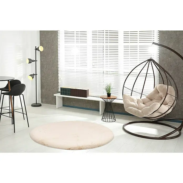 Fellteppich Happy - Beige, Durchmesser: 200 cm, 100 % Polyester (Flor) - Einladendes Wohnzimmer mit einem runden, flauschigen Teppich als zentralem Element für Wärme und Komfort im Raum.
