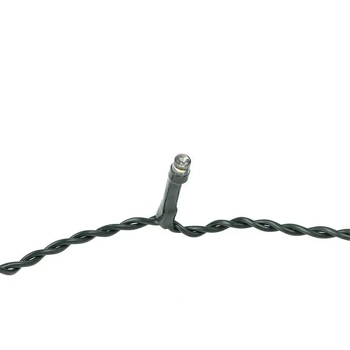 Tween Light Guirnalda luminosa LED - Para exterior, Color de luz: Blanco cálido, Número de bombillas: 400 ud., Funcionamiento en red, 65 m - Primer plano de una bombilla LED individual con carcasa transparente, unida a un cable trenzado verde oscuro, parte de una guirnalda de luces.