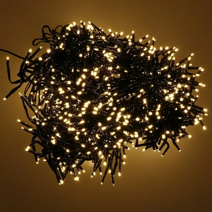Tween Light Cadena de luces LED - Para exterior, Largo: 12,4 m, 1.000 ud., Funcionamiento en red, Color de luz: Ámbar - Primer plano de una pila de luces de cadena brillantes, superpuestas para crear un ambiente cálido y festivo.