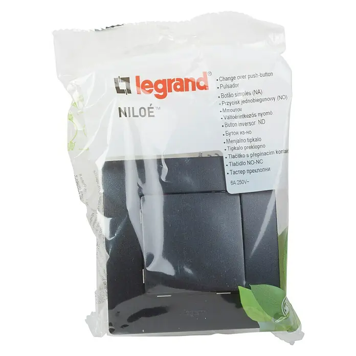 Legrand Niloé Monoblock Pulsador - Negro, Montaje en la pared, 6 A - Primer plano de un conmutador Legrand Niloe en un embalaje transparente.