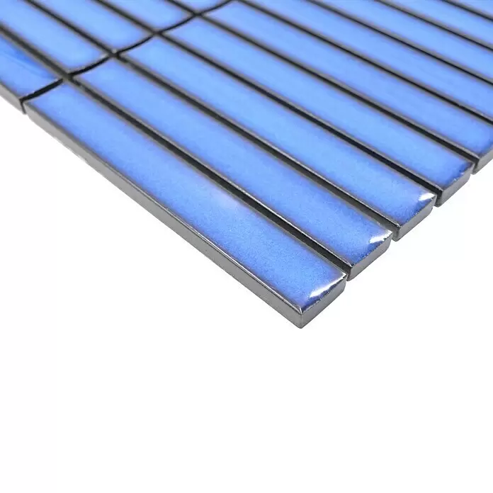 Mosaikfliese Stäbchen CG CS 46 - 29,6 x 29,9 cm, Blau, Glänzend - Glänzende blaue rechteckige Mosaikfliesen, geeignet für Wand- oder Bodenanwendungen.