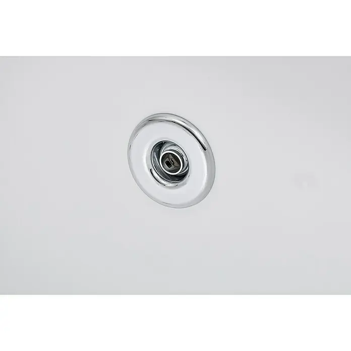 Ottofond Whirlpool Bonita - 180 x 80 cm, Sanitäracryl, Weiß, Rechtsseitig, Inklusive Ab- und Überlaufgarnitur - Nahaufnahme einer verchromten Whirlpool-Düse in einer Badewanne, die ein luxuriöses und entspannendes Badeerlebnis verspricht.