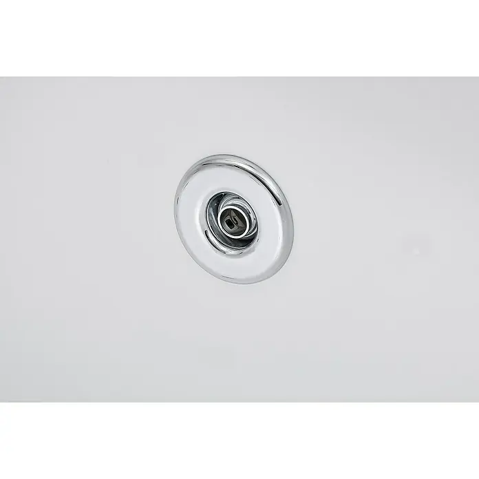 Ottofond Whirlpool Palermo - 170 x 75 cm, Sanitäracryl, Weiß, Inklusive Ab- und Überlaufgarnitur - Nahaufnahme einer glänzenden, runden Whirlpool-Düse aus Chrom, die in eine weiße Oberfläche eingelassen ist und Sprudelbad-Entspannung verspricht.