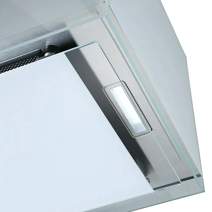 Respekta Inselhaube Centa - Breite: 50 cm, Max. Gebläseleistung Abluftbetrieb: 495,2 m³/h, Weiß - Nahaufnahme einer modernen Dunstabzugshaube aus Glas und Edelstahl mit integrierter Beleuchtung.
