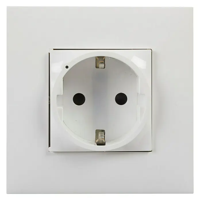 Legrand Valena Next with Netatmo Enchufe - Blanco, Plástico, Colocar - Enchufe blanco con un corte redondo y contactos de tierra, montado en una placa de pared cuadrada.