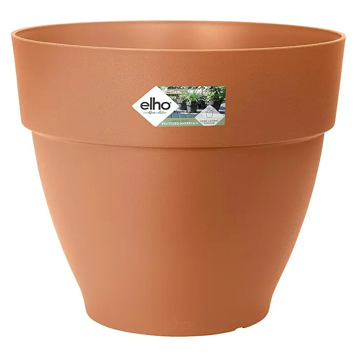 Elho Vibia Campana Maceta para planta Vibia Campana - Dimensiones externas (Ø x Al): 35 x 29 cm, Plástico, Terracota - Primer plano de una jardinera marrón Elho hecha de materiales reciclados, con una forma cónica simple para uso en interiores o exteriores.