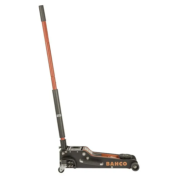 Bahco Hydraulischer Rangierwagenheber - Hubhöhe: 100 mm - 485 mm - Abgebildete ist ein hydraulischer Rangierwagenheber von Bahco in Schwarz mit orangefarbenen Akzenten und einem Griff, der sich neigt.
