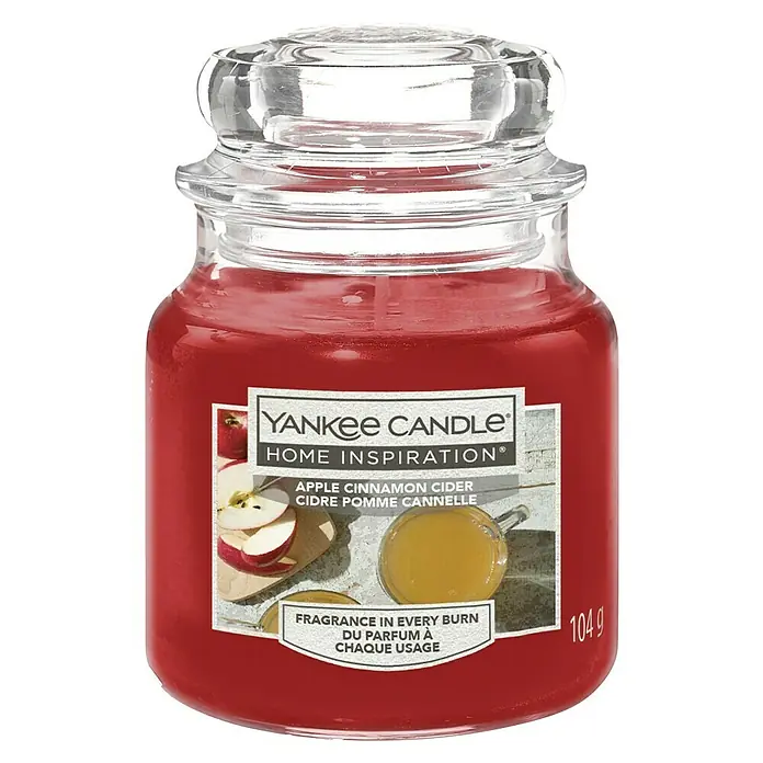 Yankee Candle Home Inspirations Duftkerze - Im Glas, Apple Cinnamon Cider, Small - Ein Yankee Candle Home Inspiration Duftkerze mit Apfel-Zimt-Duft in einem Glas mit Deckel.
