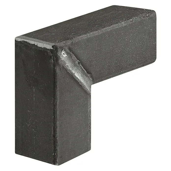 Häfele Tirador para muebles - Tipo de tirador del mueble: Botón, L x An x Al: 32 x 28 x 12 mm, Acero - Primer plano de una junta metálica negra en ángulo recto, con aspecto robusto e industrial.