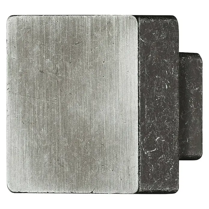 Häfele Tirador para muebles - L x An x Al: 30 x 30 x 21,5 mm - Primer plano de un adaptador metálico cuadrado con una pieza de fijación más pequeña, mostrando una construcción robusta e industrial.