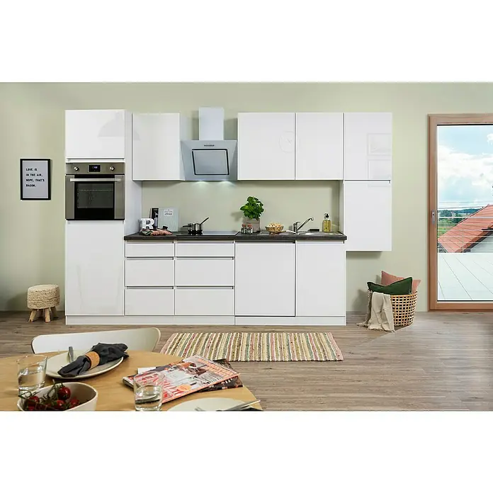 Respekta Premium Küchenzeile Lorena - Breite: 330 cm, Weiß, Hochglänzend, Dekor Arbeitsplatte: Steinoptik, Mit Elektrogeräten - Helles Küchendesign mit weißen Schränken, modernen Geräten und Holzboden schafft eine einladende Atmosphäre zum Kochen und Essen.